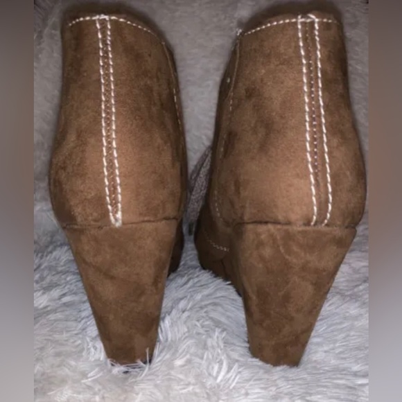 CATO Women’s Bootie Faux Suede Camel Color Ankle Boot Lace-Up Wedge Sz 6 NWOB - Picture 4 of 10